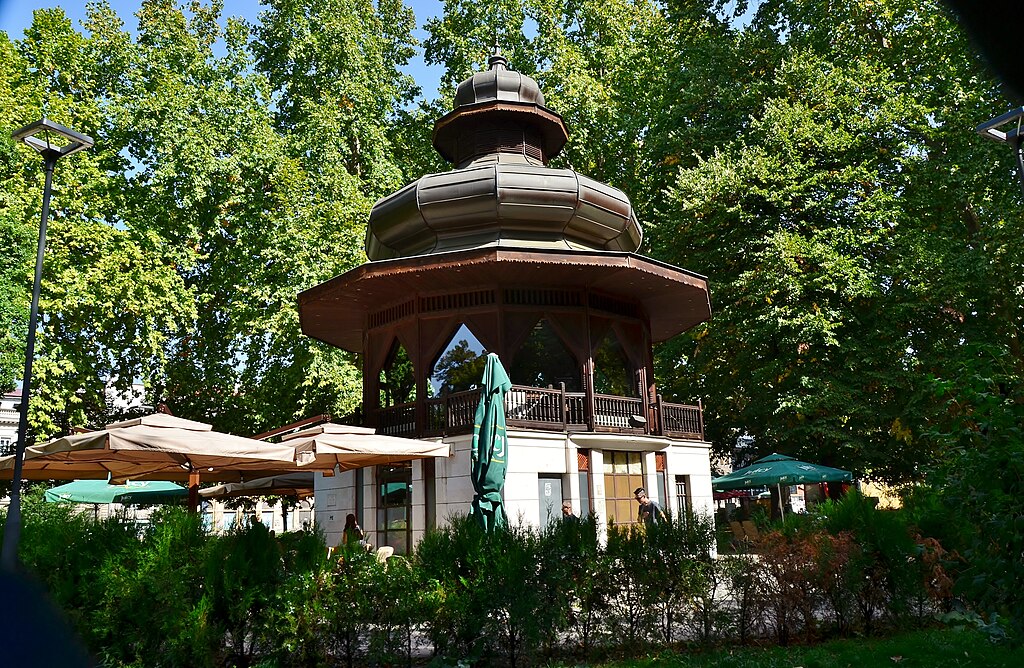 At Mejdan
