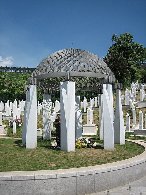 Aliya İzzetbegoviç Kabri
