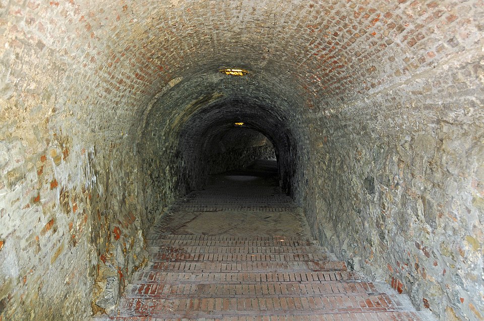 Petrovaradin Yeraltı Tünelleri: Kalenin Gizemli Derinlikleri

